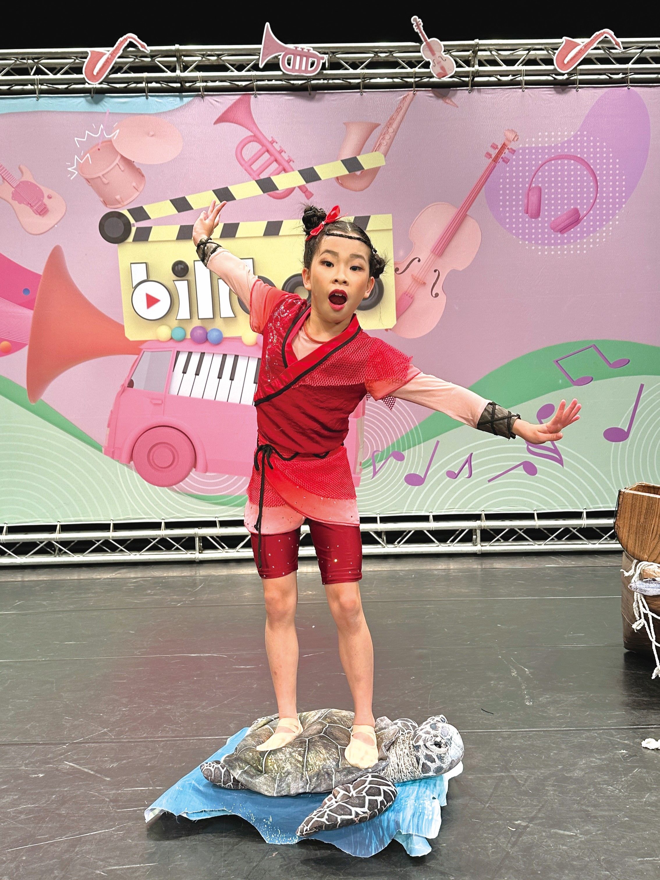 結合舞蹈與神話的表演