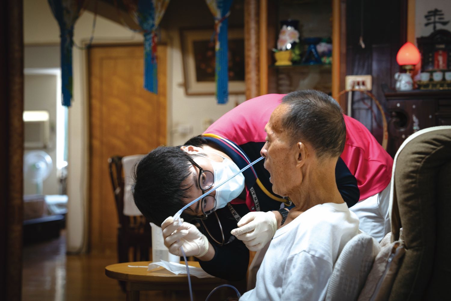居家護理師更換鼻胃管