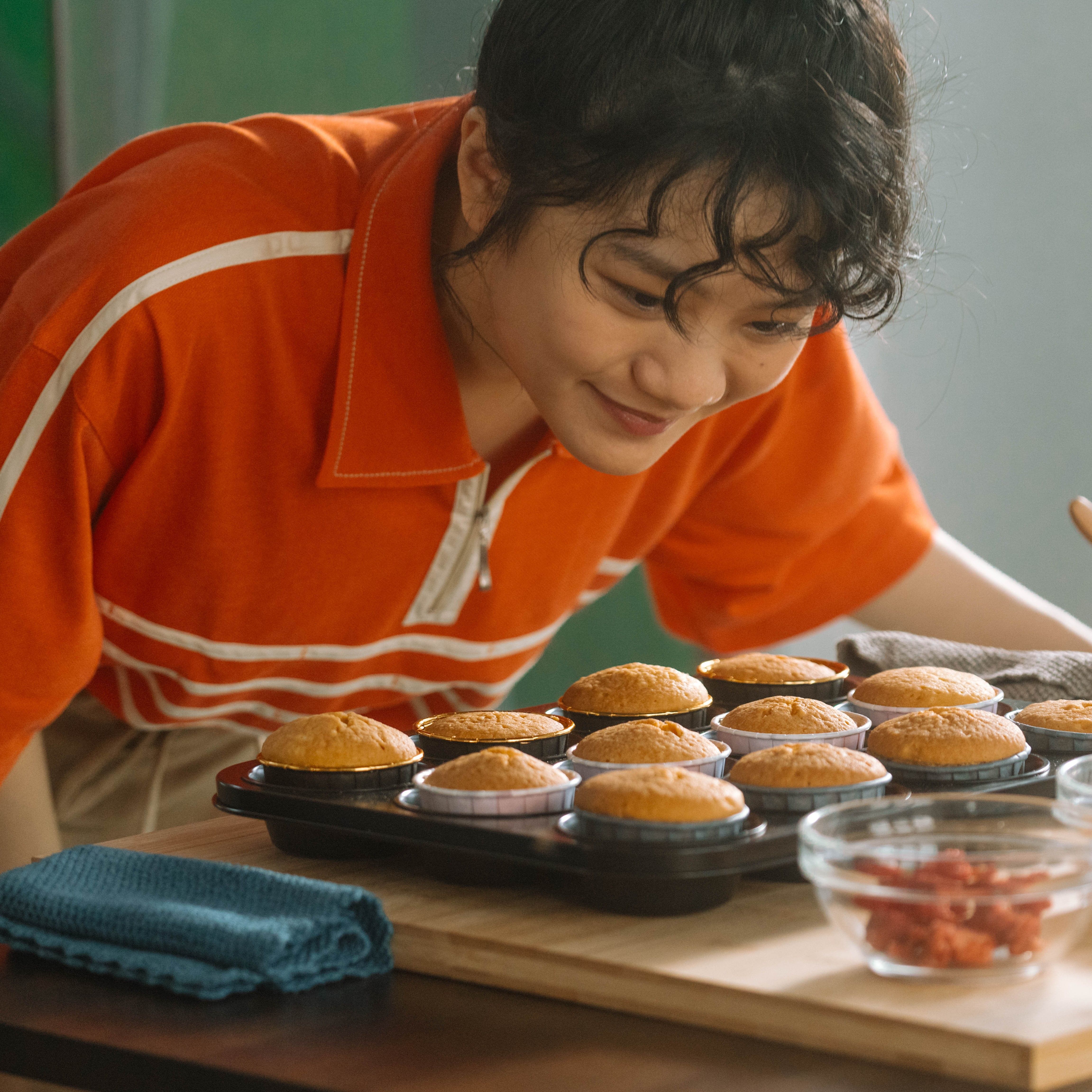 甜點系女孩艾蜜莉(李玲葦 飾)