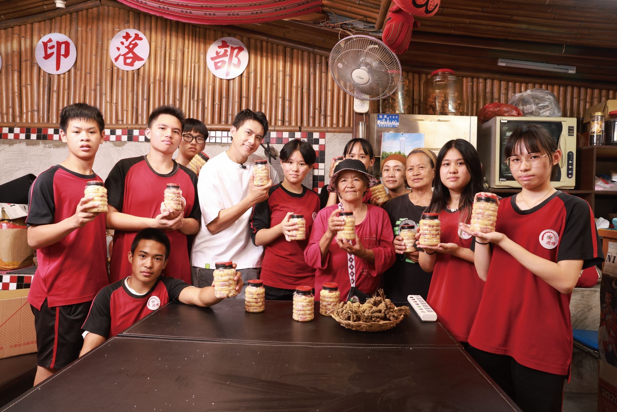 南投縣北梅國中，學生從復育小米到研發小米優格