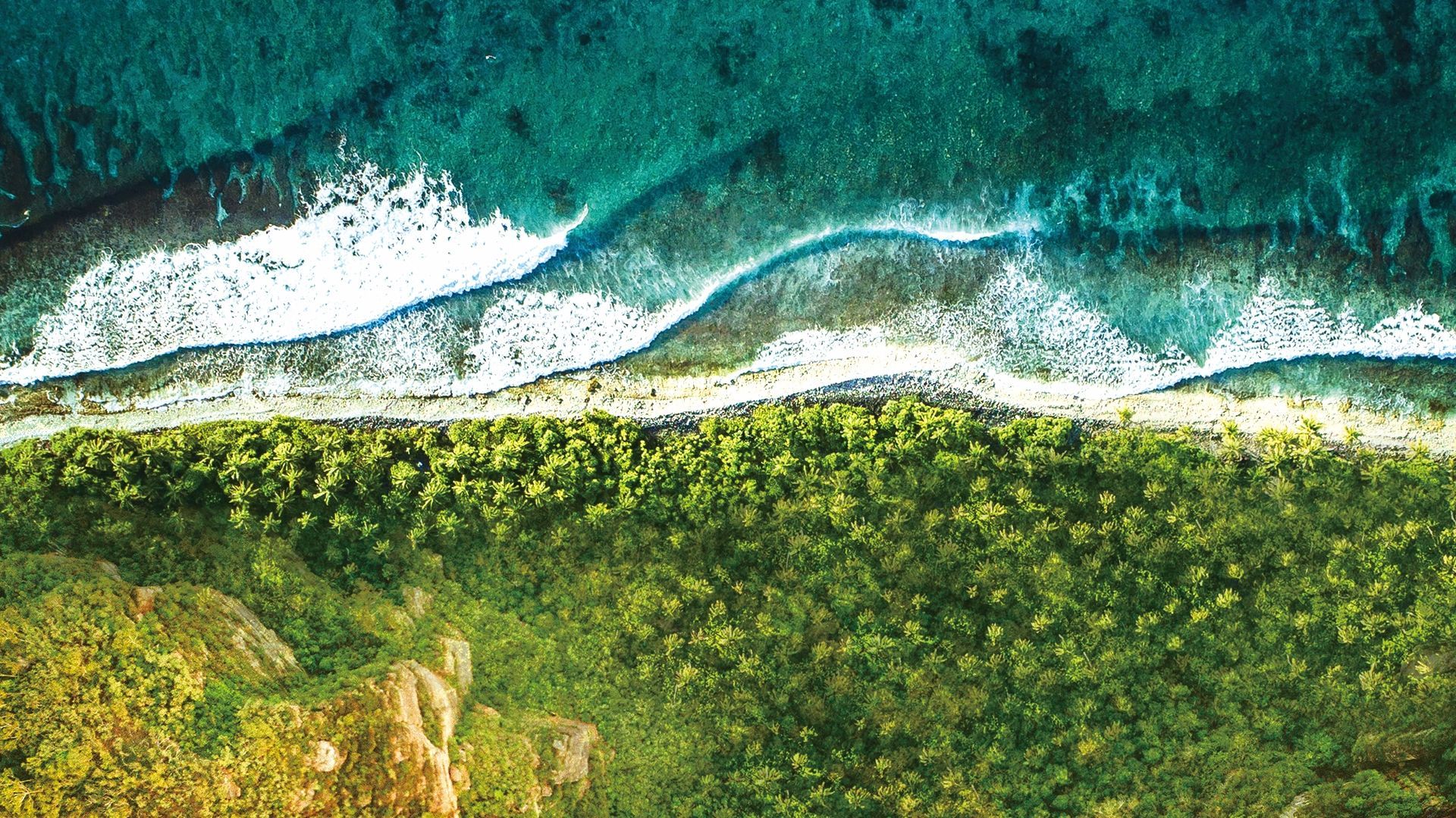 穿梭這道數百萬年板塊漂移與深海海槽創造的隱形邊界