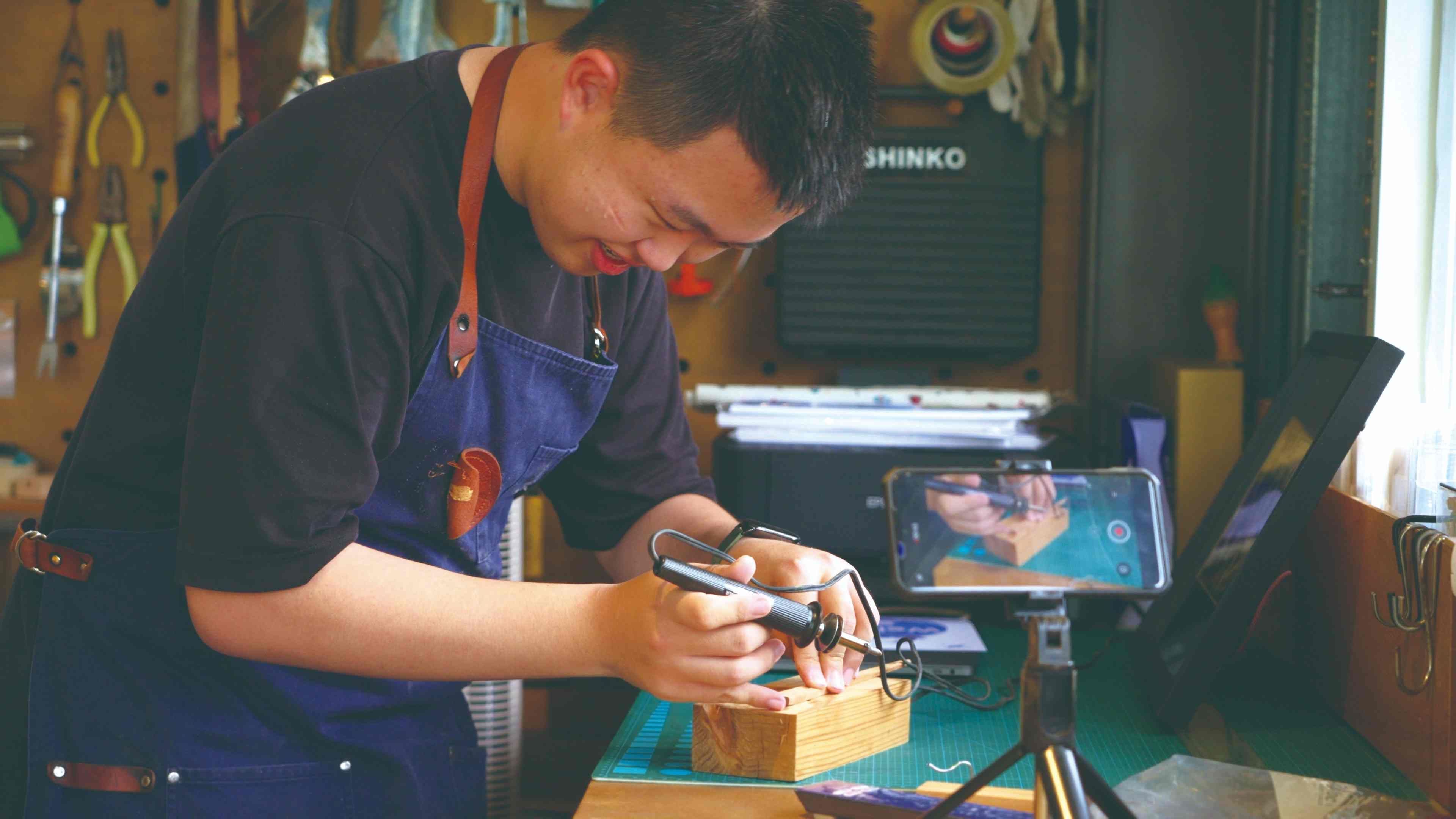 未來想當YouTuber的旻軒，嘗試在新家拍Vlog