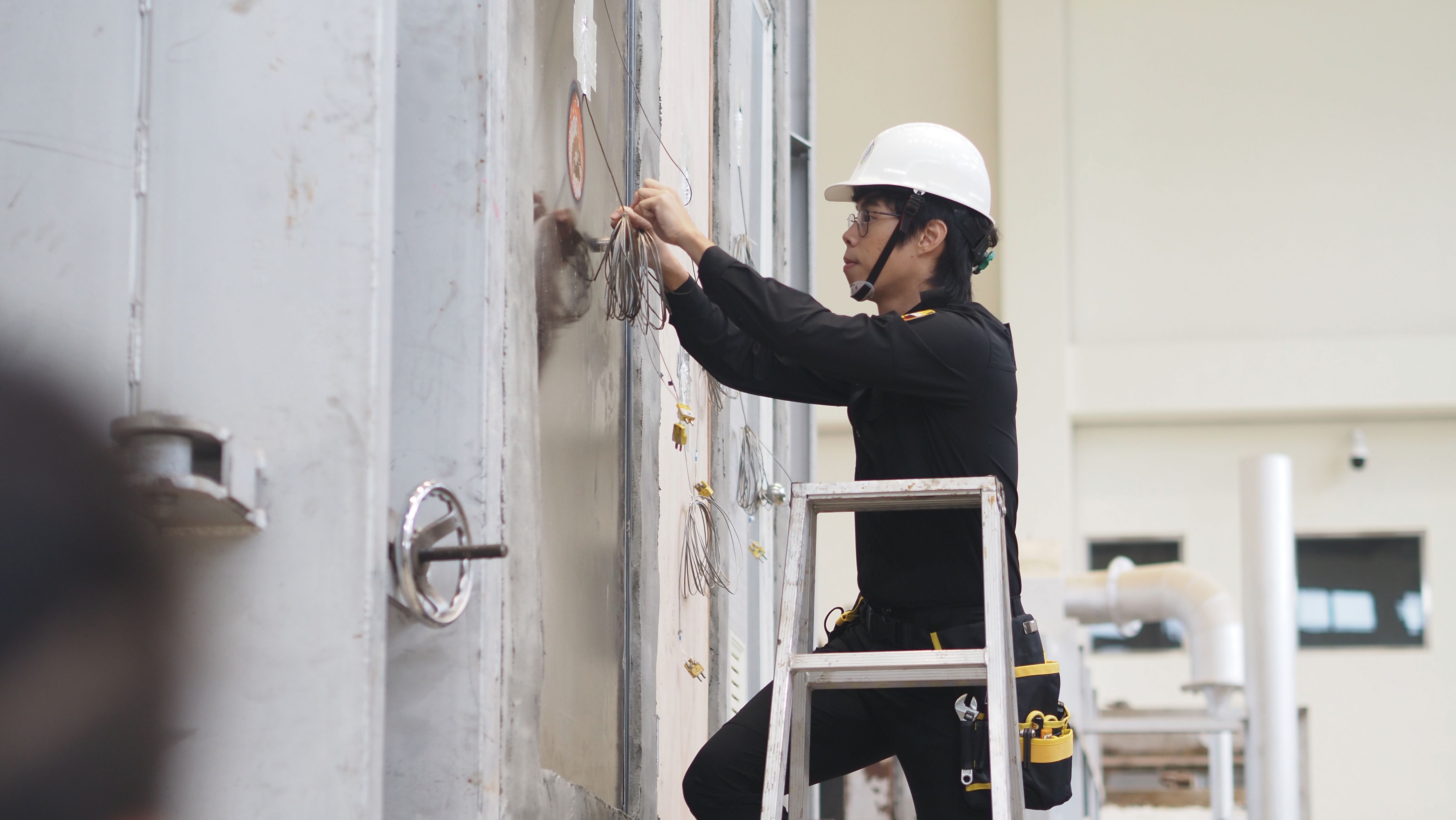 鹹魚實驗室透過生活化的科學 實驗解釋防災科學