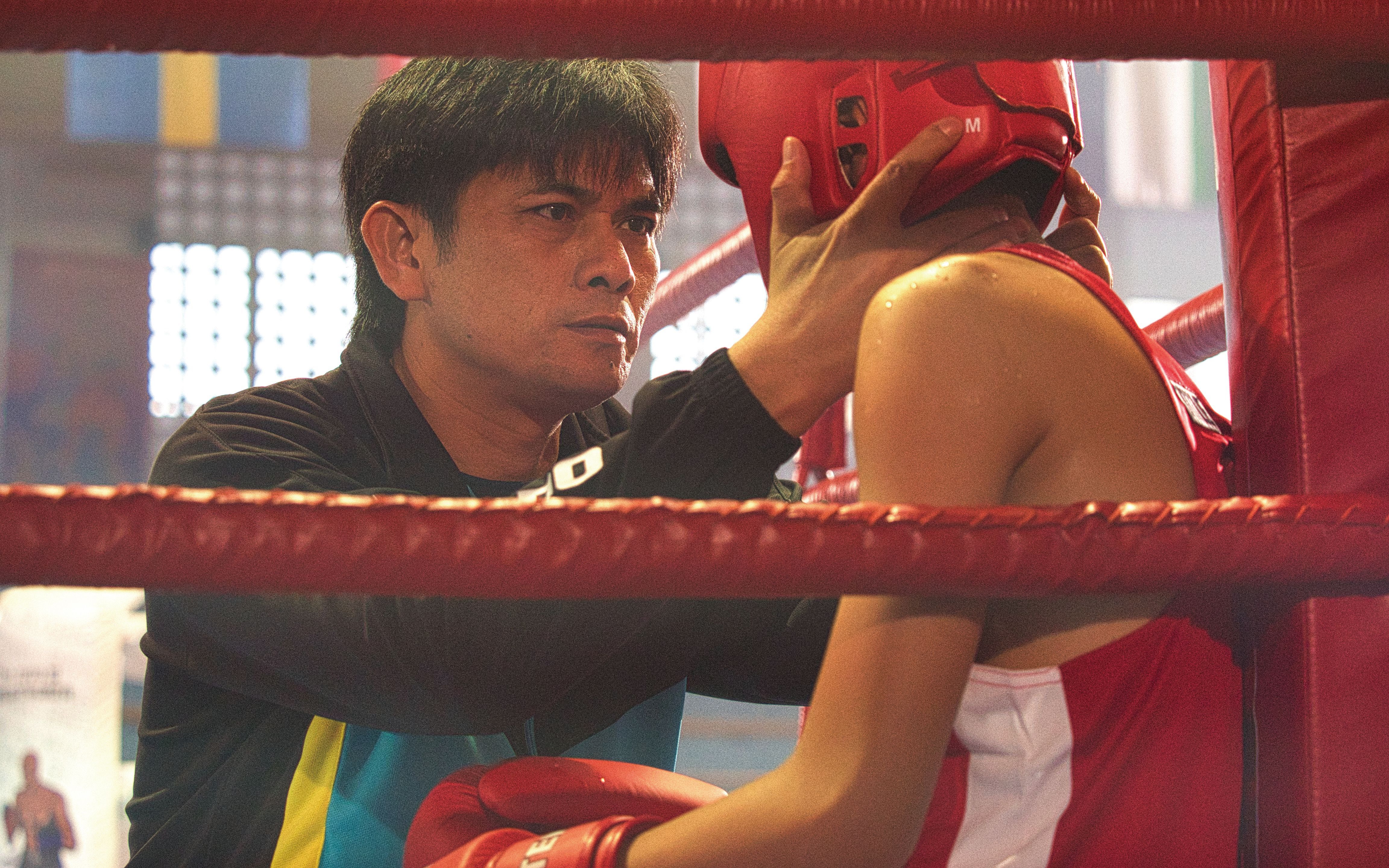 《洛基的視線》教練嚴厲要求洛基積極進攻