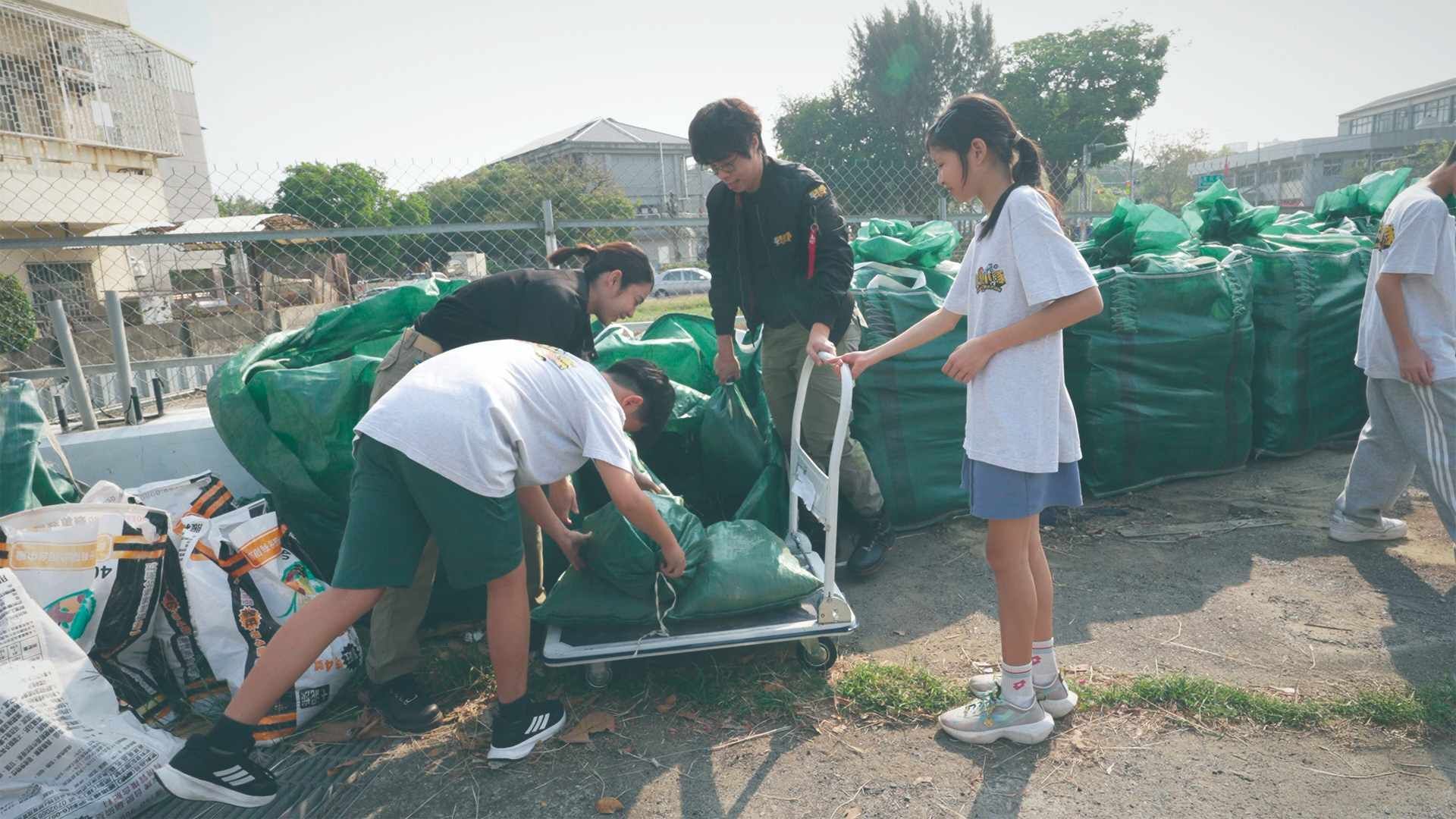 《鹹魚小隊 》不但救人更能自救