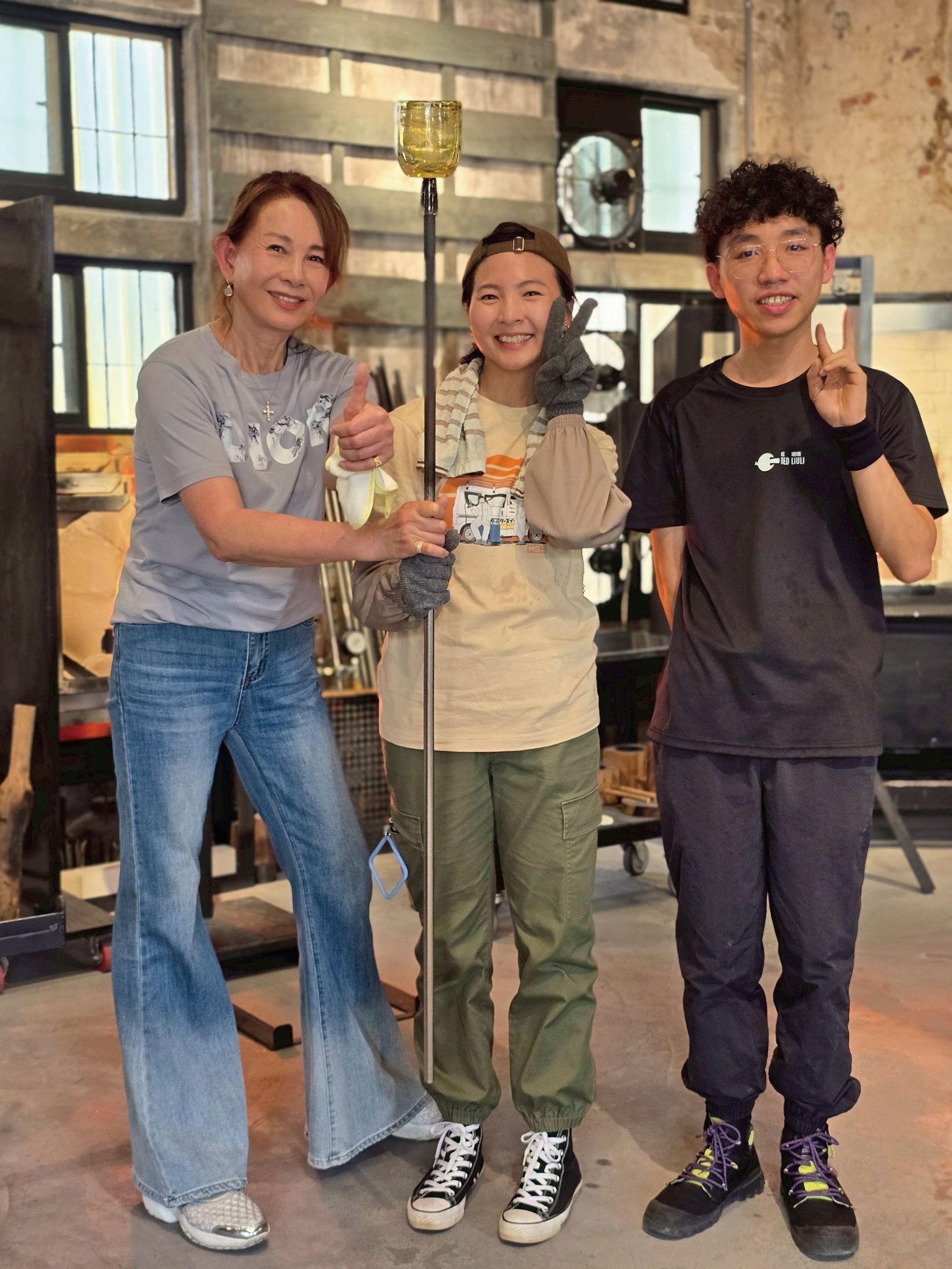 演員周丹薇下半場是傑出的琉璃藝術家