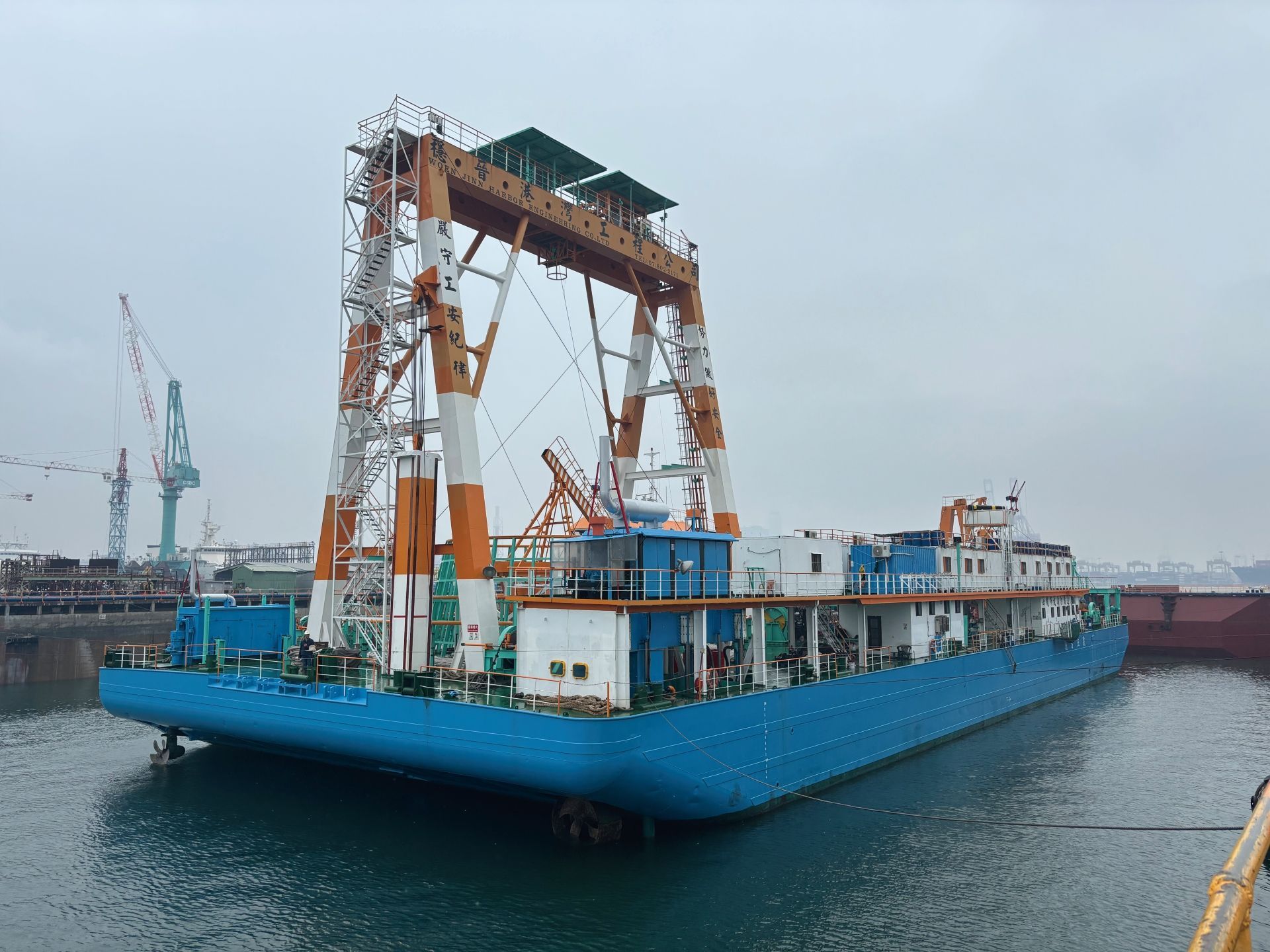 穩晉五號佈纜船停靠,台灣國際造船協助歲修 穩晉五號佈纜船停靠,台灣國際造船協助歲修 ( 照片提供 : 台灣國際造船 )