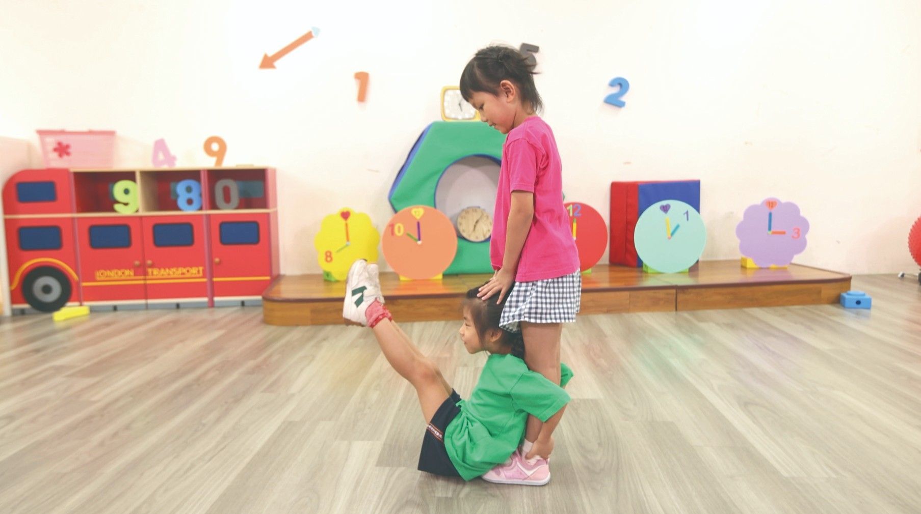 孩子將身體化為數字