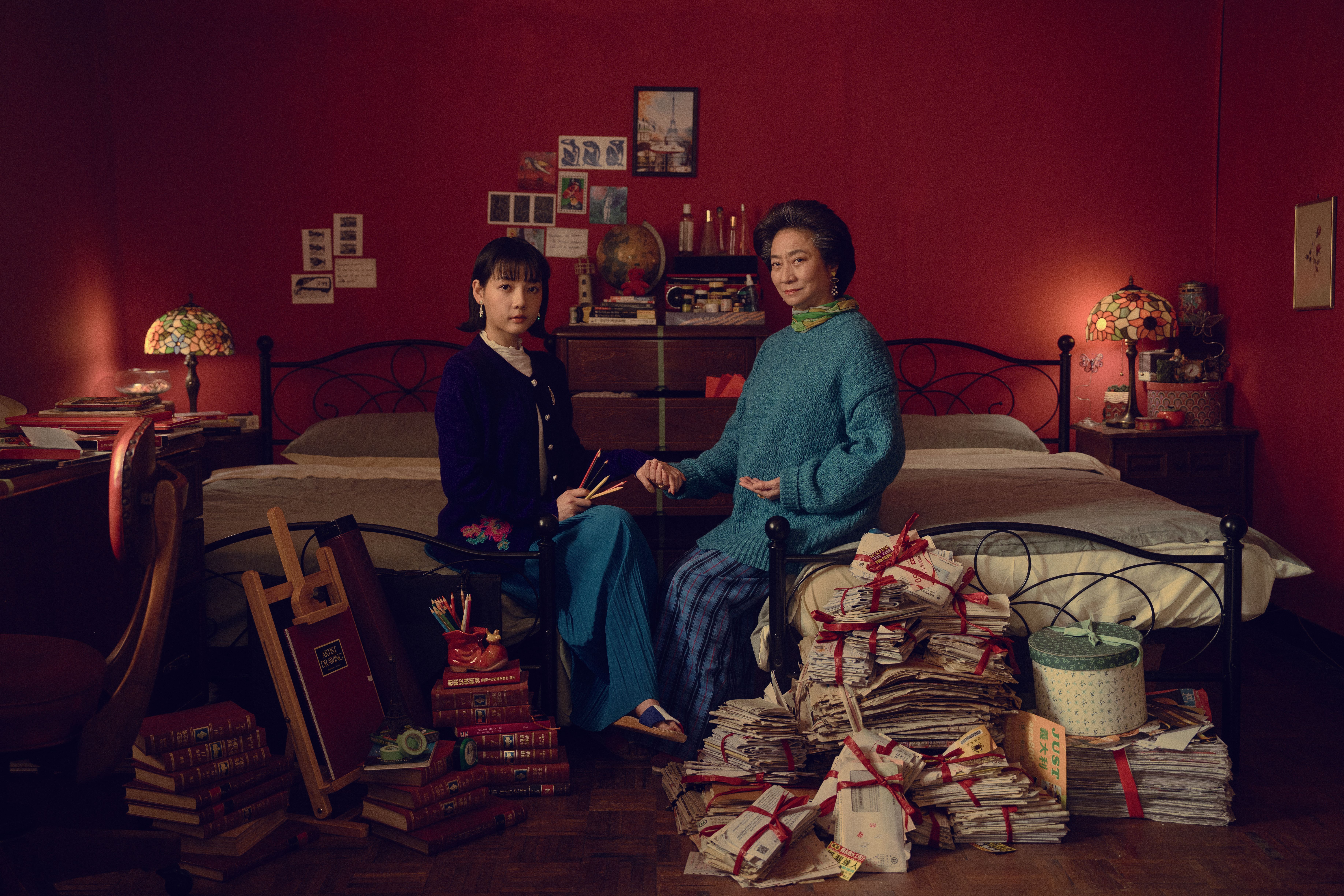 《阿婆非死不可》故事發生在一個三代同堂的家庭裡