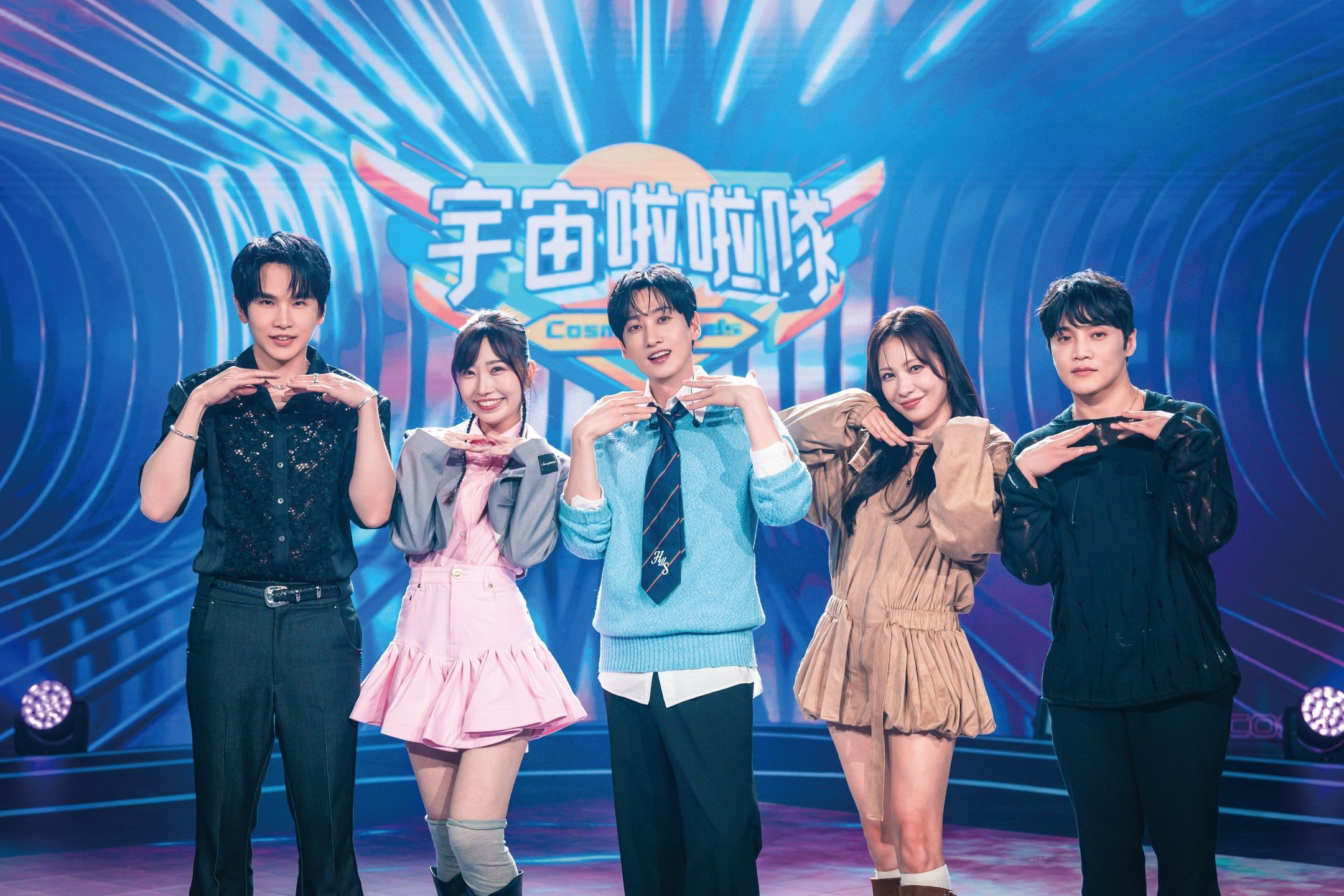 左起牛奶、麻由、銀赫、金智湖、崔容俊