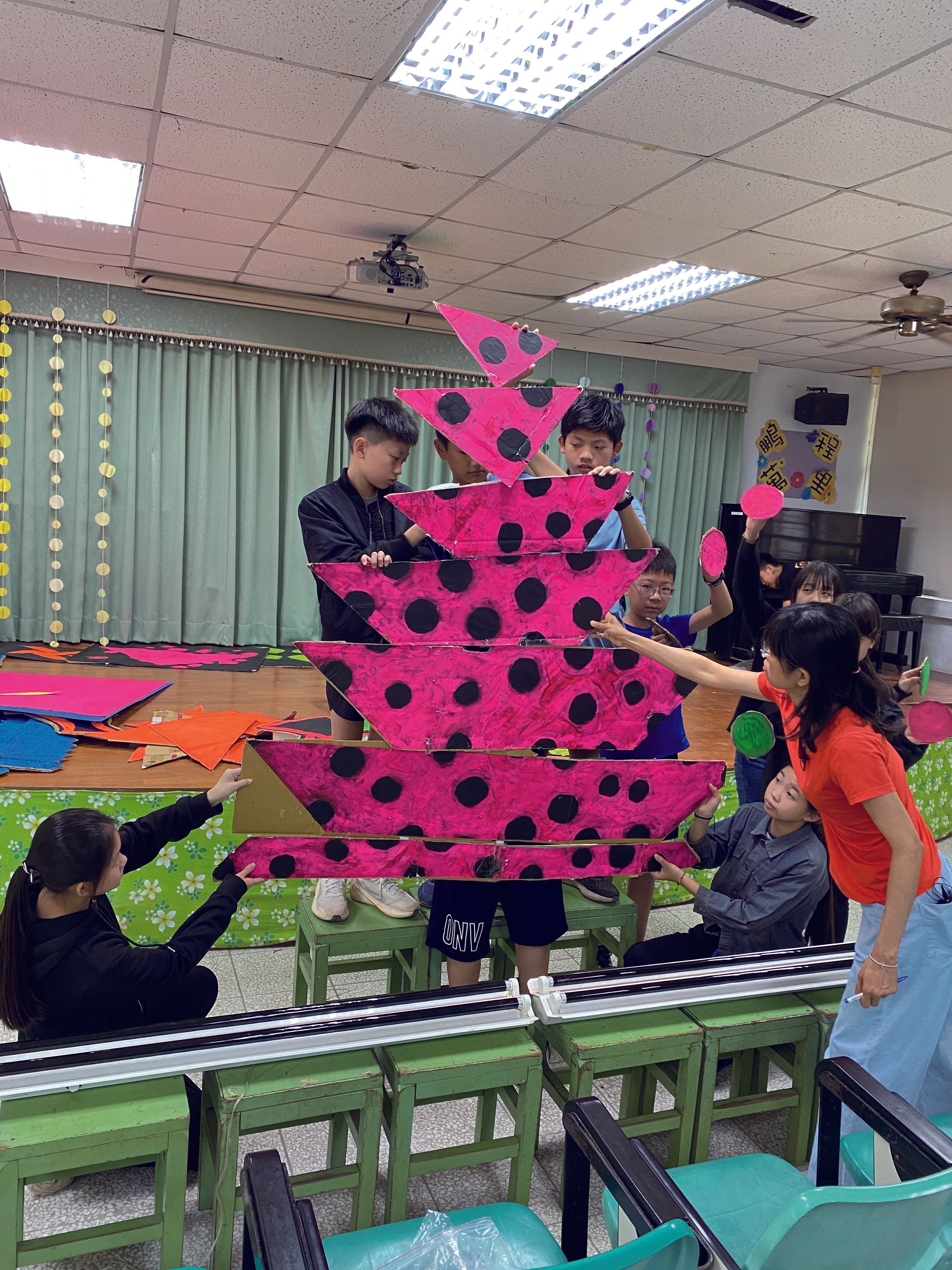 發揮巧思製作舞台道具