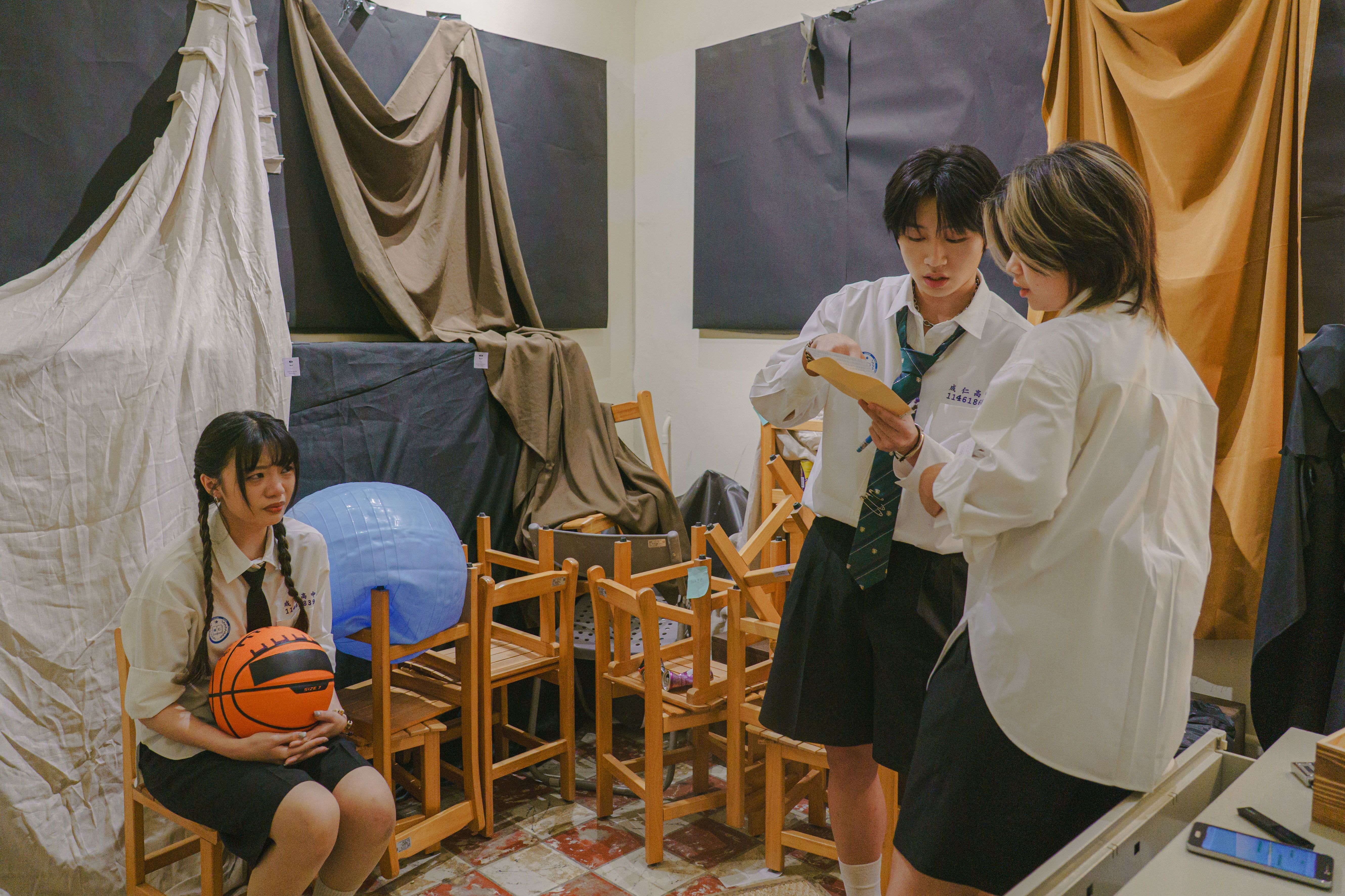 在案發現場找尋線索