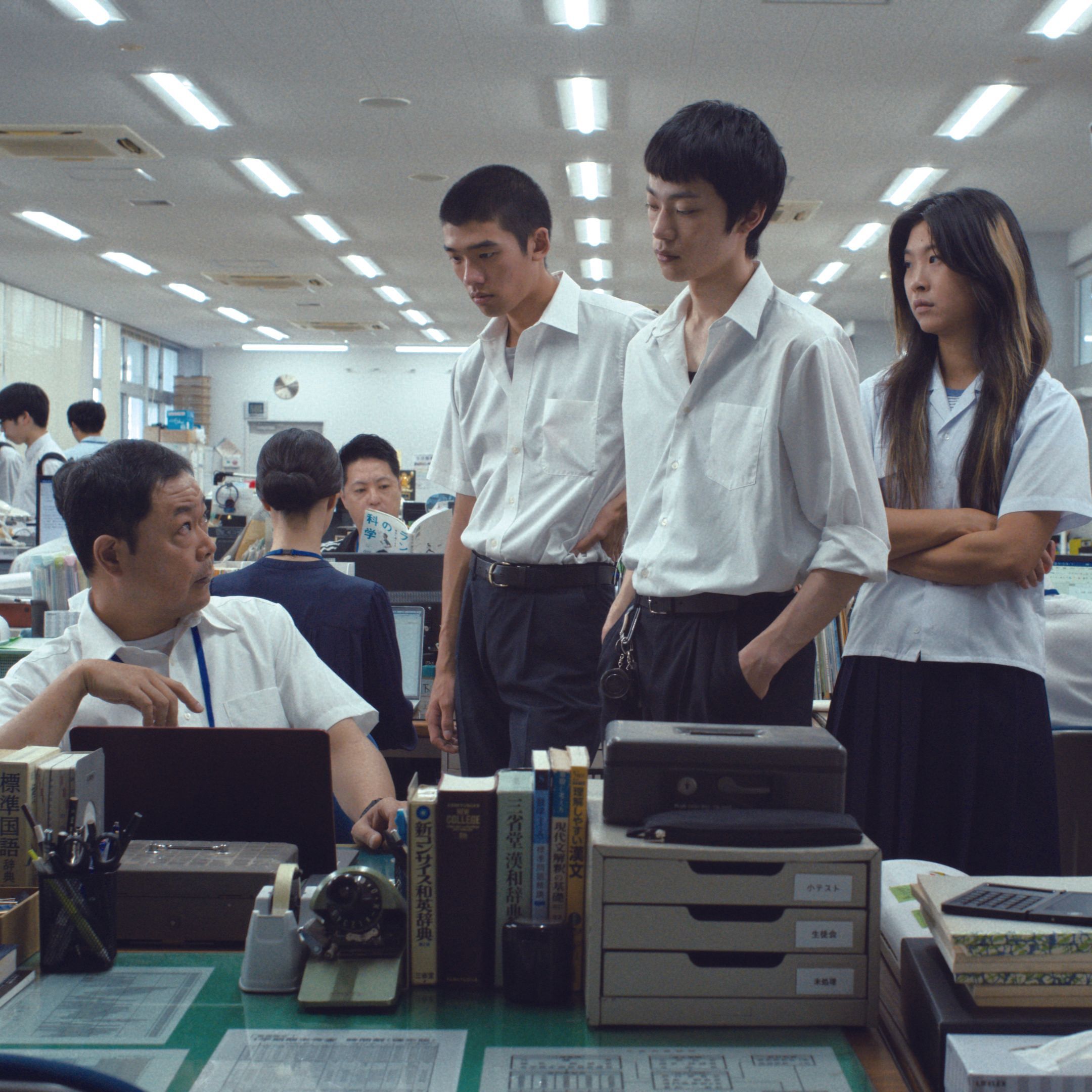 悠多與小幸因為校園監控發起抗爭